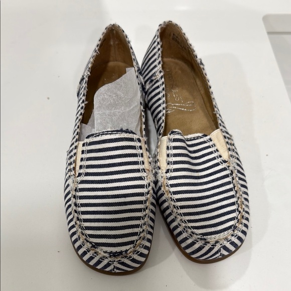 Striped Women's Loafers - Picture 2 of 6